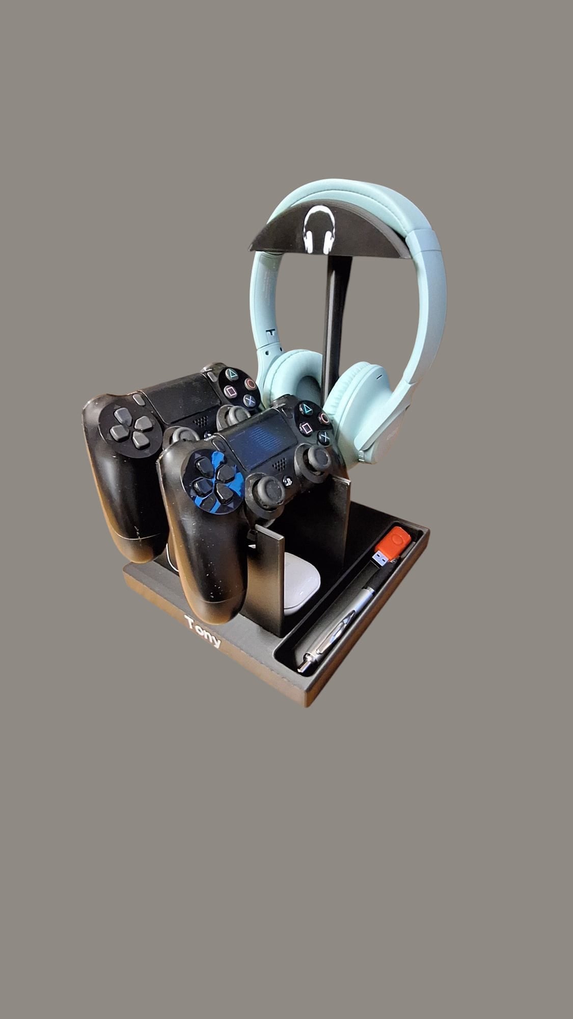 Personalized PlayStation Controller and Headphone Stand – Dual PS4 Controller Holder with Custom Name – Gaming Desk Organizer Gift for Gamers